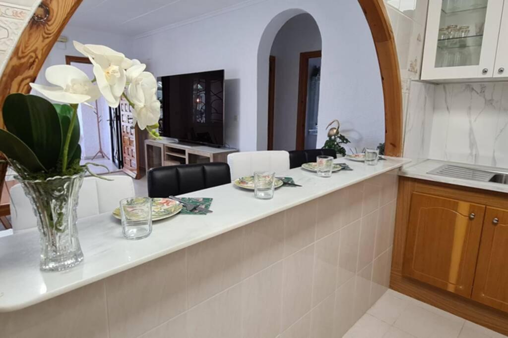 Tropical Paradise Villa In Τορεβιέχα Εξωτερικό φωτογραφία