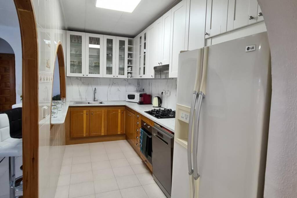 Tropical Paradise Villa In Τορεβιέχα Εξωτερικό φωτογραφία