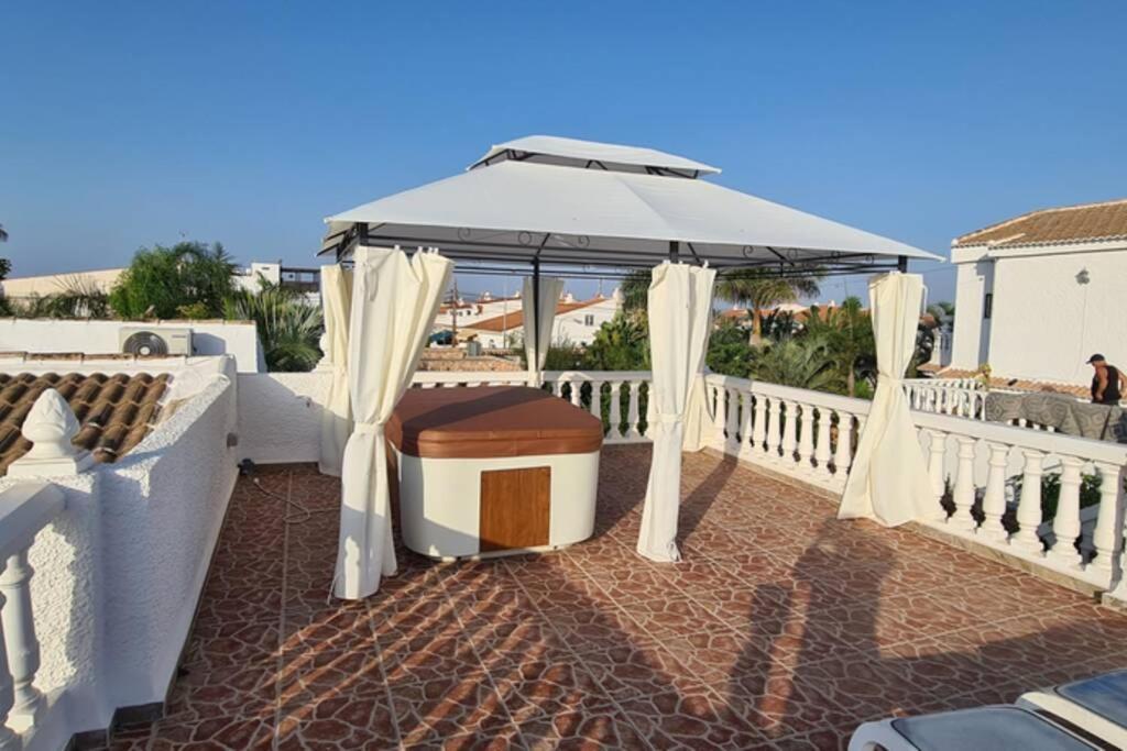 Tropical Paradise Villa In Τορεβιέχα Εξωτερικό φωτογραφία